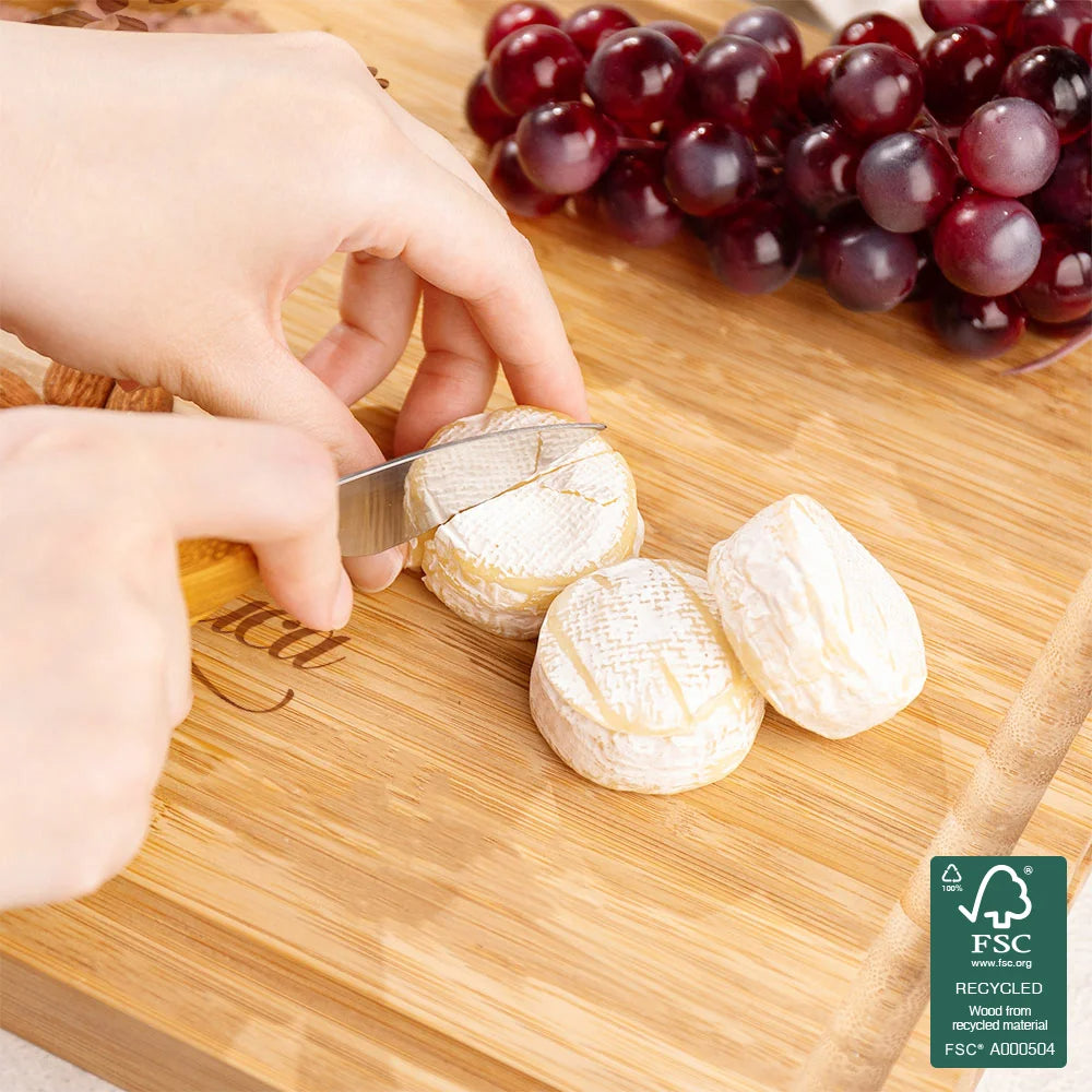 Personalised Lover Tree Bamboo Cutting Board with Engraved Names and Juice Groove – Wedding or Housewarming Gift for Couples